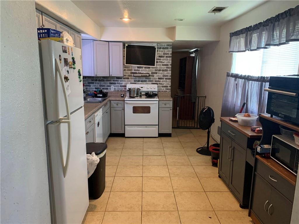 2805 ROSETTA Drive