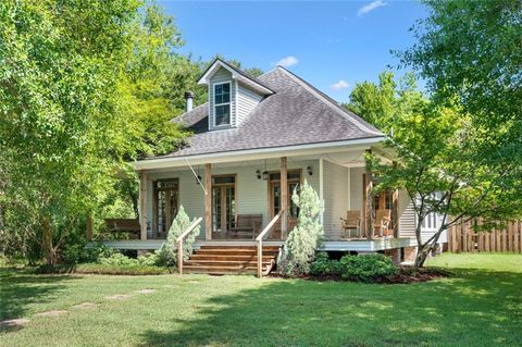 8282 Lake Park Drive, Denham Springs, LA 70726 - MLS#: 2458246