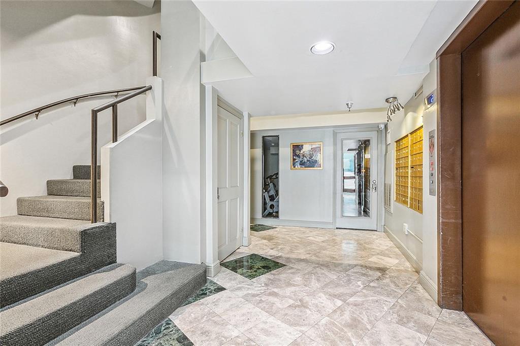 New Orleans, Louisiana 70130, United States, 1 Bedroom Bedrooms, ,2 BathroomsBathrooms,Residential,Active,21735