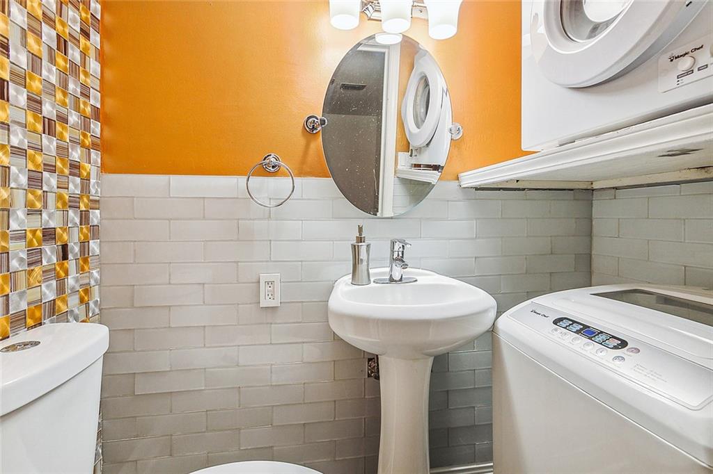 New Orleans, Louisiana 70130, United States, 1 Bedroom Bedrooms, ,2 BathroomsBathrooms,Residential,Active,21735