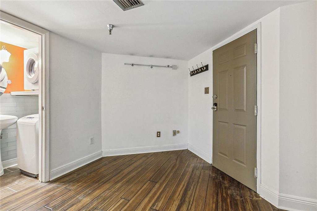 New Orleans, Louisiana 70130, United States, 1 Bedroom Bedrooms, ,2 BathroomsBathrooms,Residential,Active,21735