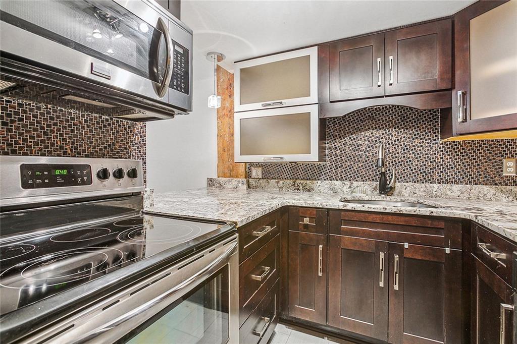 New Orleans, Louisiana 70130, United States, 1 Bedroom Bedrooms, ,2 BathroomsBathrooms,Residential,Active,21735