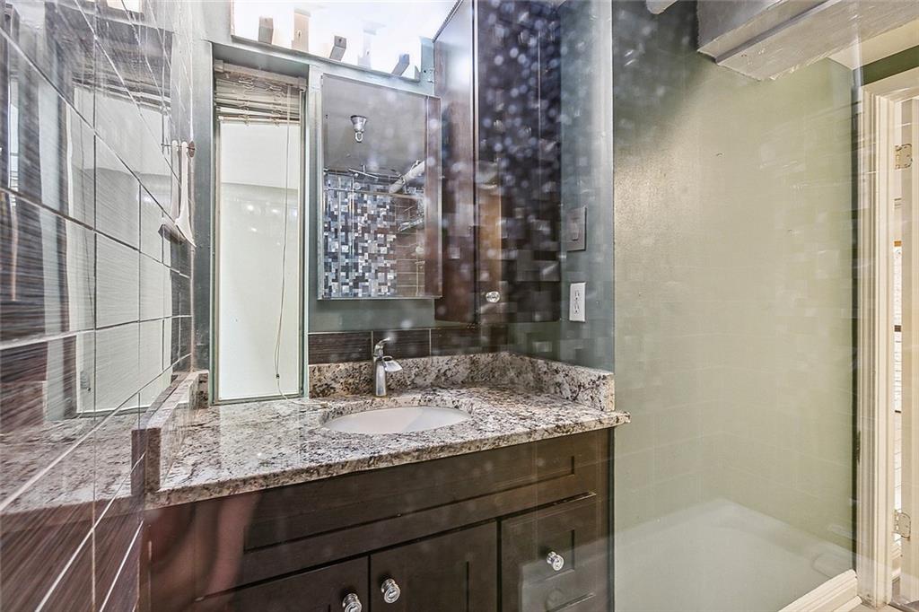 New Orleans, Louisiana 70130, United States, 1 Bedroom Bedrooms, ,2 BathroomsBathrooms,Residential,Active,21735