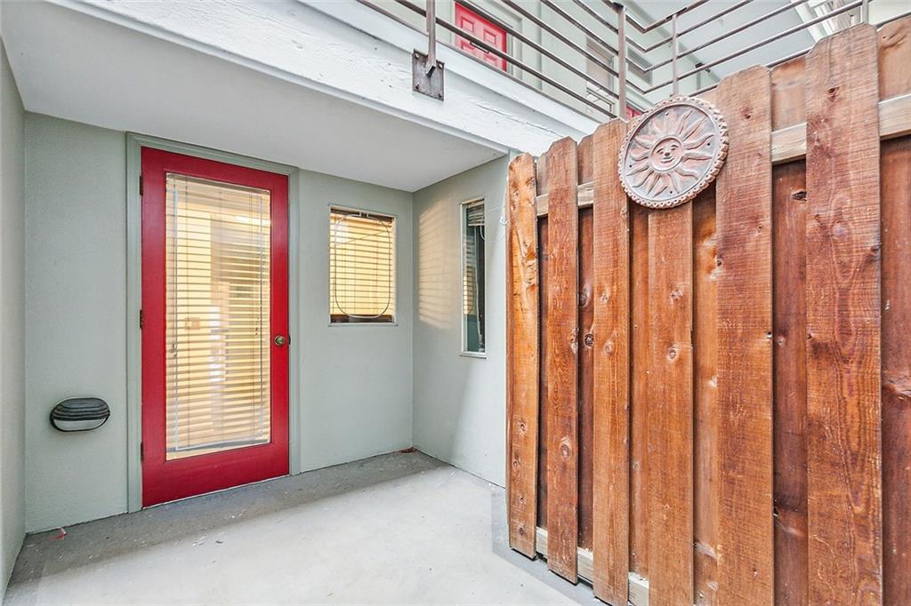 New Orleans, Louisiana 70130, United States, 1 Bedroom Bedrooms, ,2 BathroomsBathrooms,Residential,Active,21735