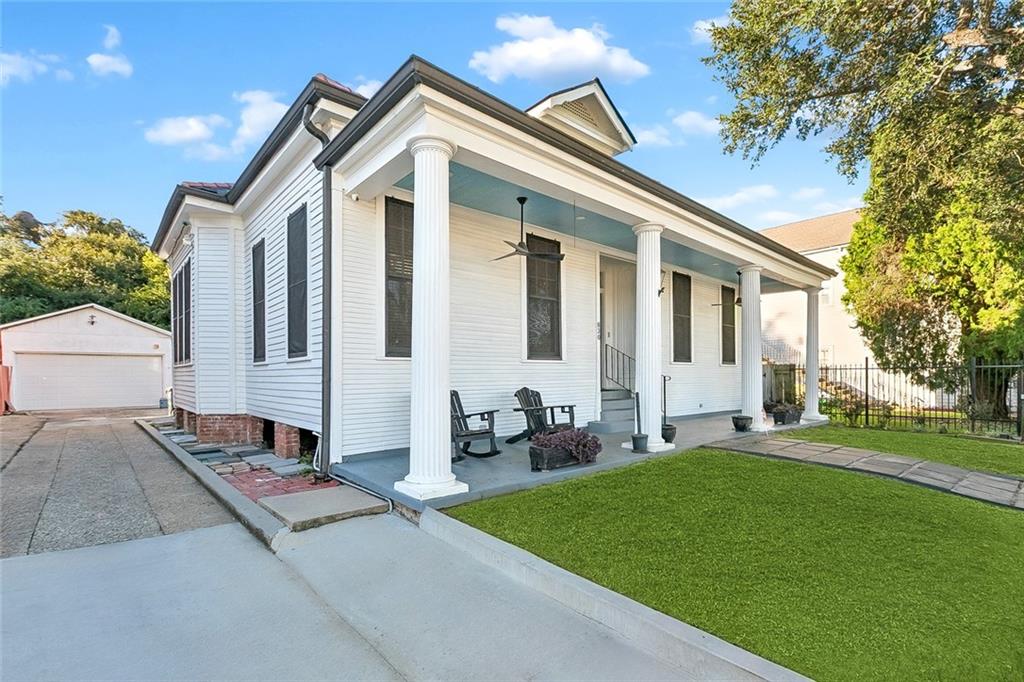 830 SAINT MAURICE Avenue