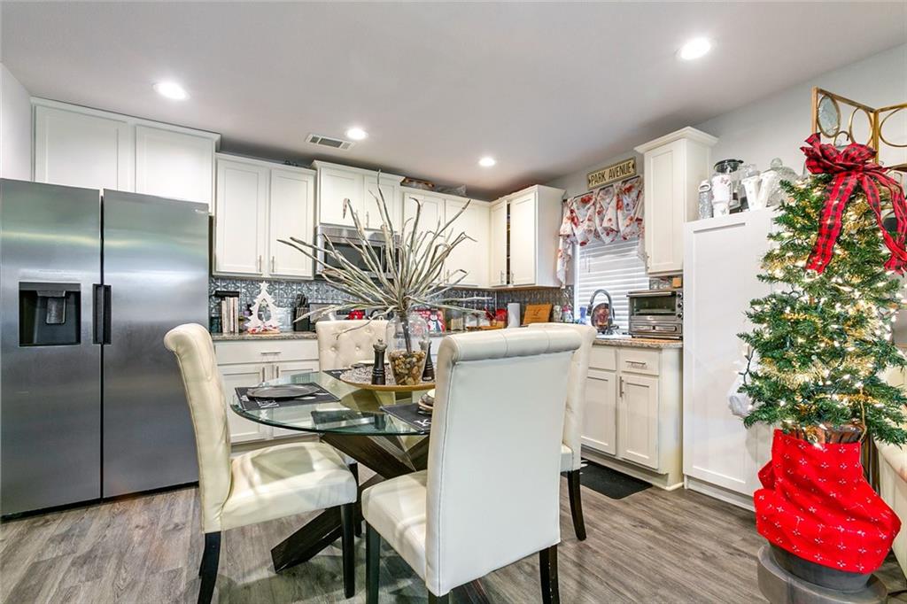 7678 SHOREWOOD Boulevard