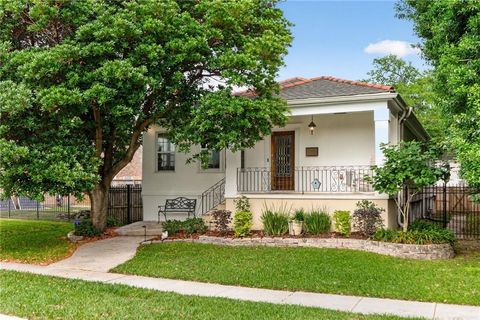 Photo of 6723 VICKSBURG Street, New Orleans, LA 70124 (MLS # 2561070)