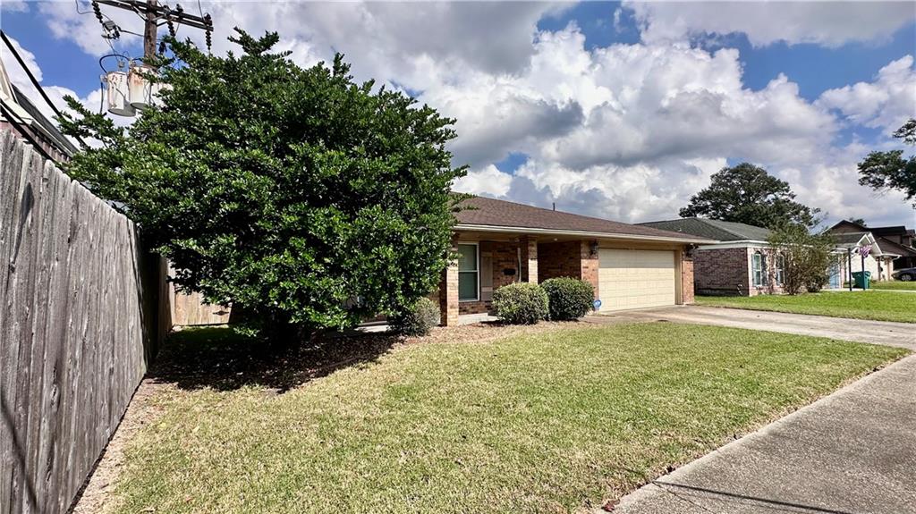 1813 GREEN OAK Drive