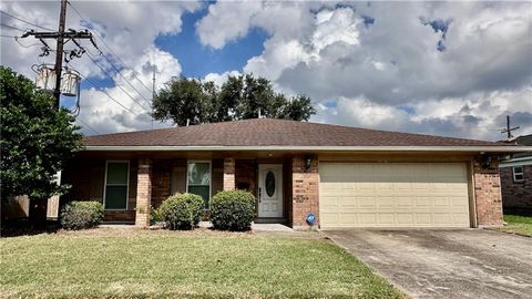 1813 GREEN OAK Drive Gretna LA 70056