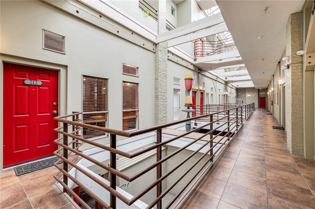 700 COMMERCE Street 212