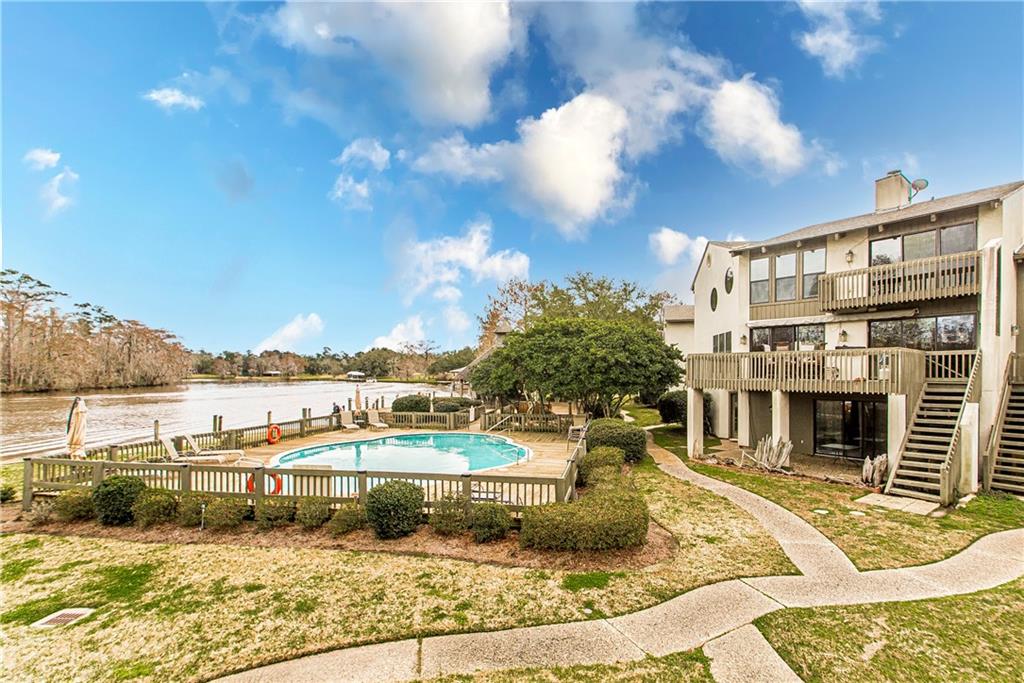 300 TCHEFUNCTE OAKS Drive 300