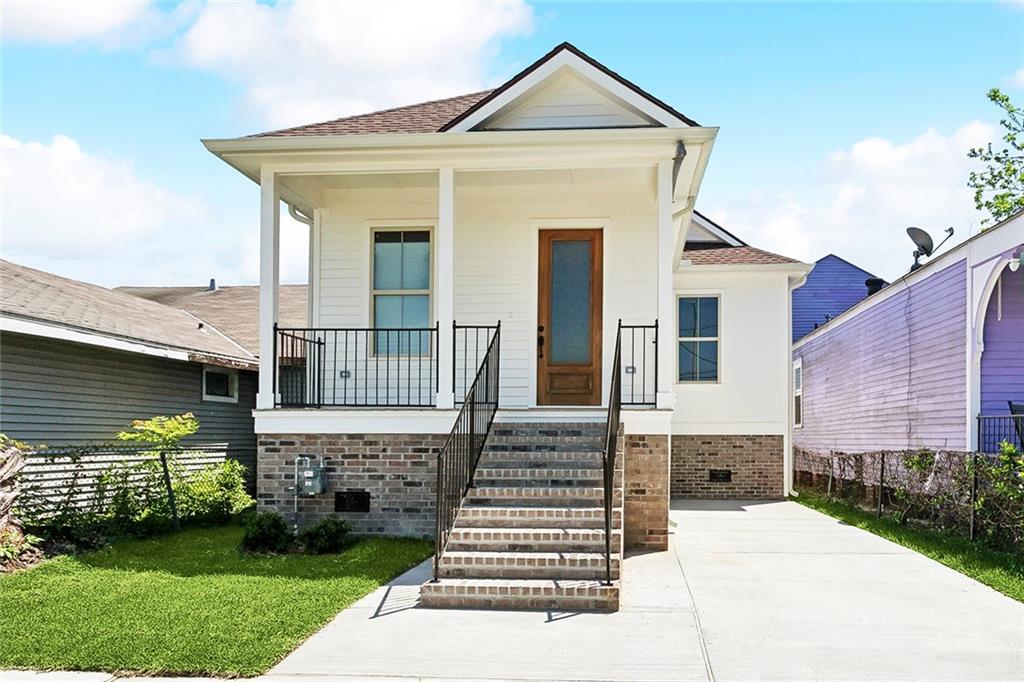 Photo 1 of 18 — 606 WHITNEY Avenue, New Orleans, LA 70114