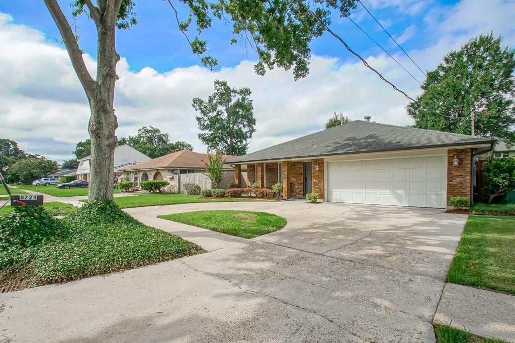 8724 MELROSE Lane