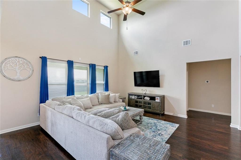 724 LAKESHORE VILLAGE Drive