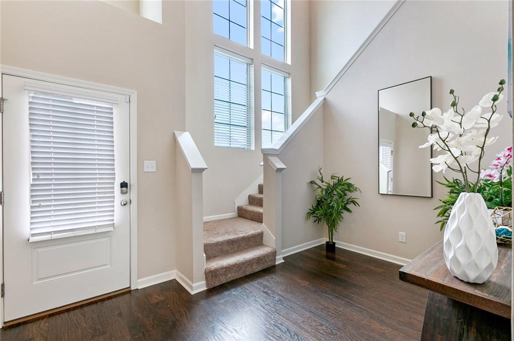 724 LAKESHORE VILLAGE Drive