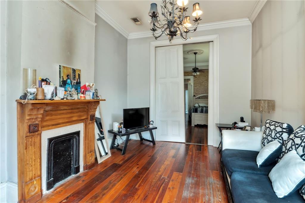 1117 BOURBON Street