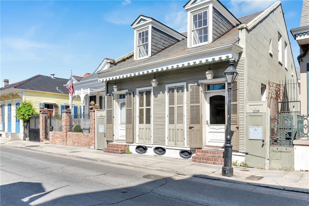 1117 BOURBON Street