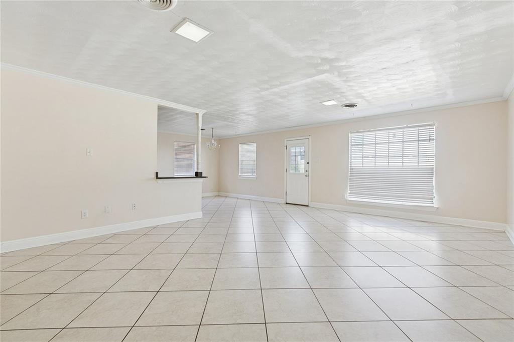 4913 AVRON Boulevard