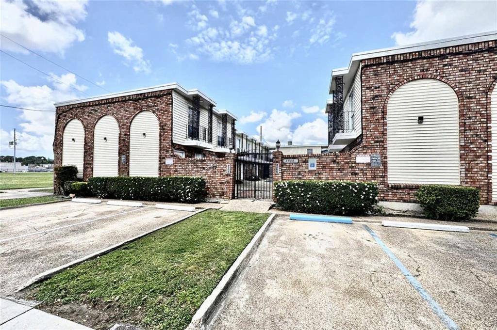 Photo 1 of 6 — 3900 HESSMER Avenue 16, Metairie, LA 70002