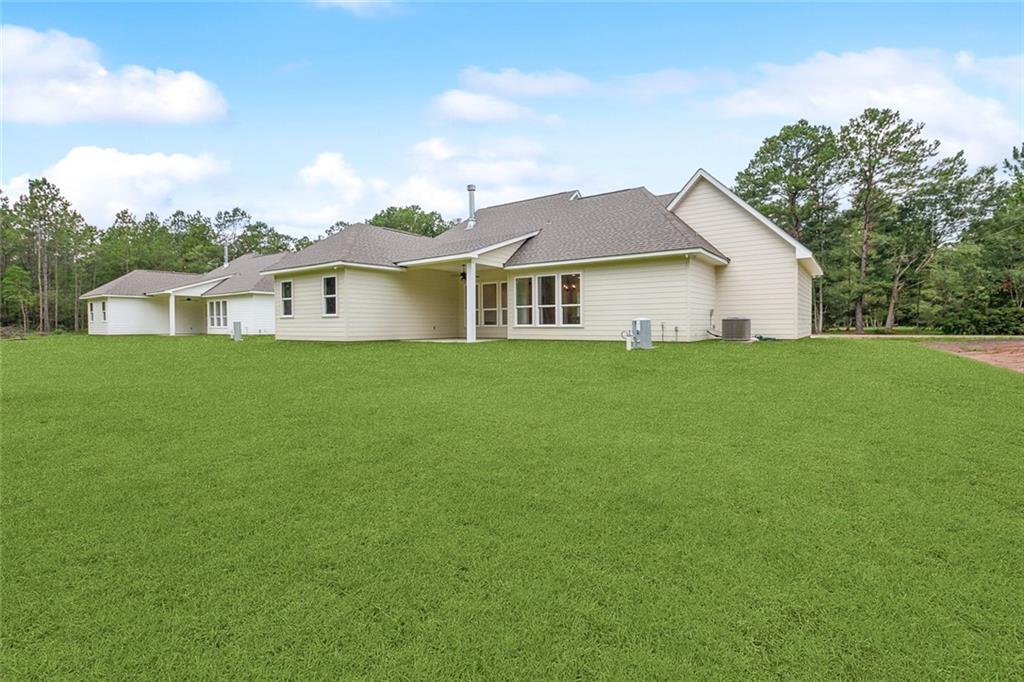 Abita Springs, Louisiana 70420, United States, 3 Bedrooms Bedrooms, ,2 BathroomsBathrooms,Residential,Pending,63340