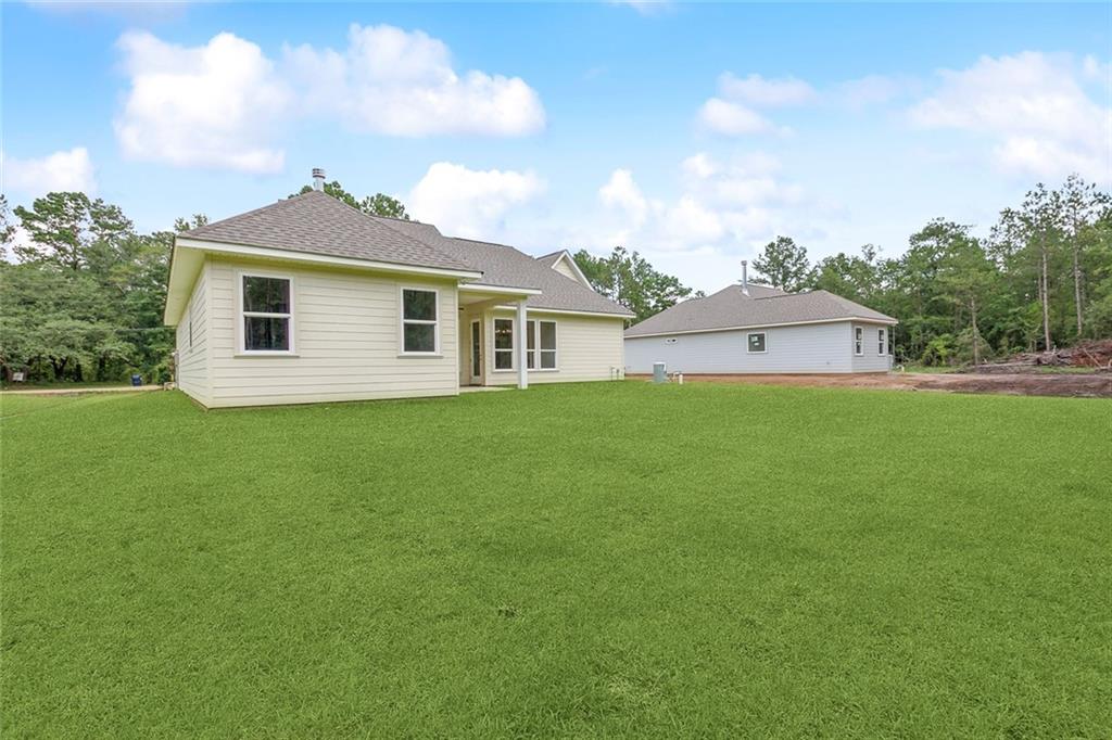 Abita Springs, Louisiana 70420, United States, 3 Bedrooms Bedrooms, ,2 BathroomsBathrooms,Residential,Pending,63340