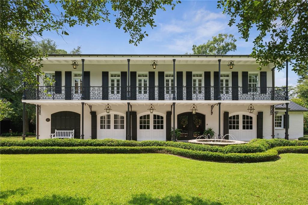401 COUNTRY CLUB Drive