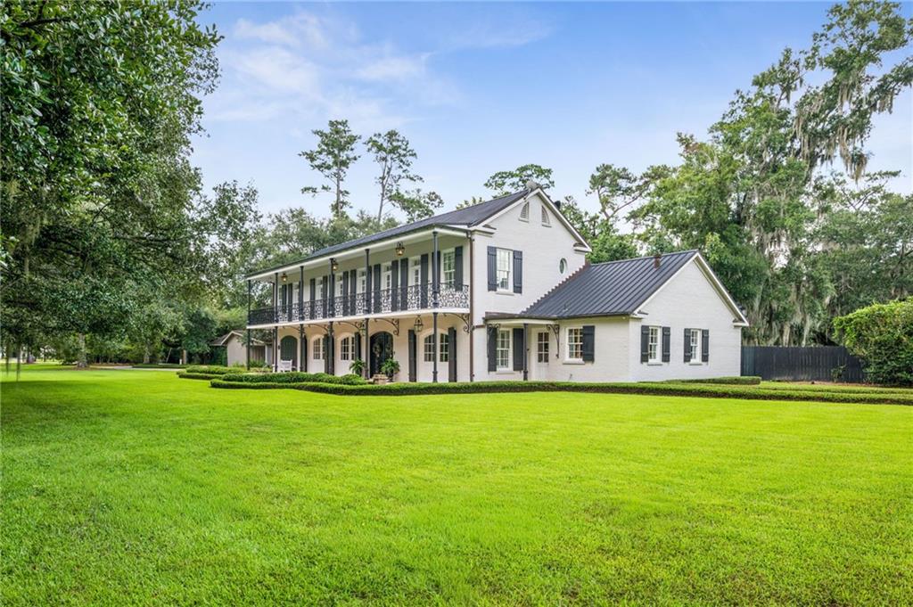 401 COUNTRY CLUB Drive