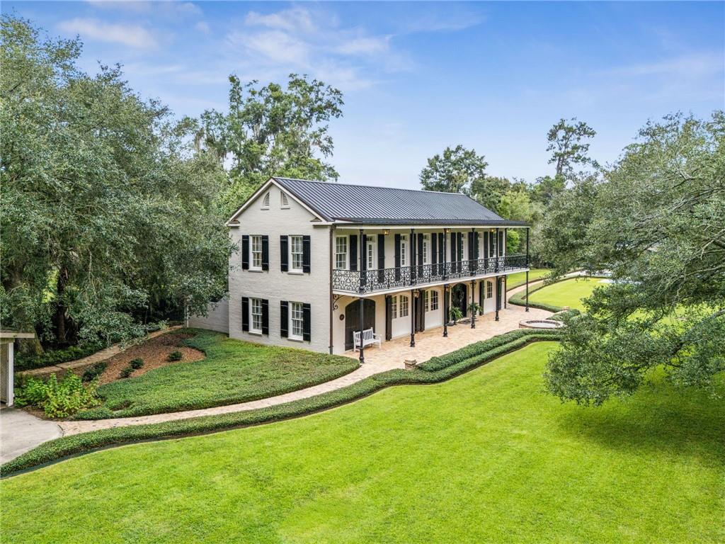 401 COUNTRY CLUB Drive
