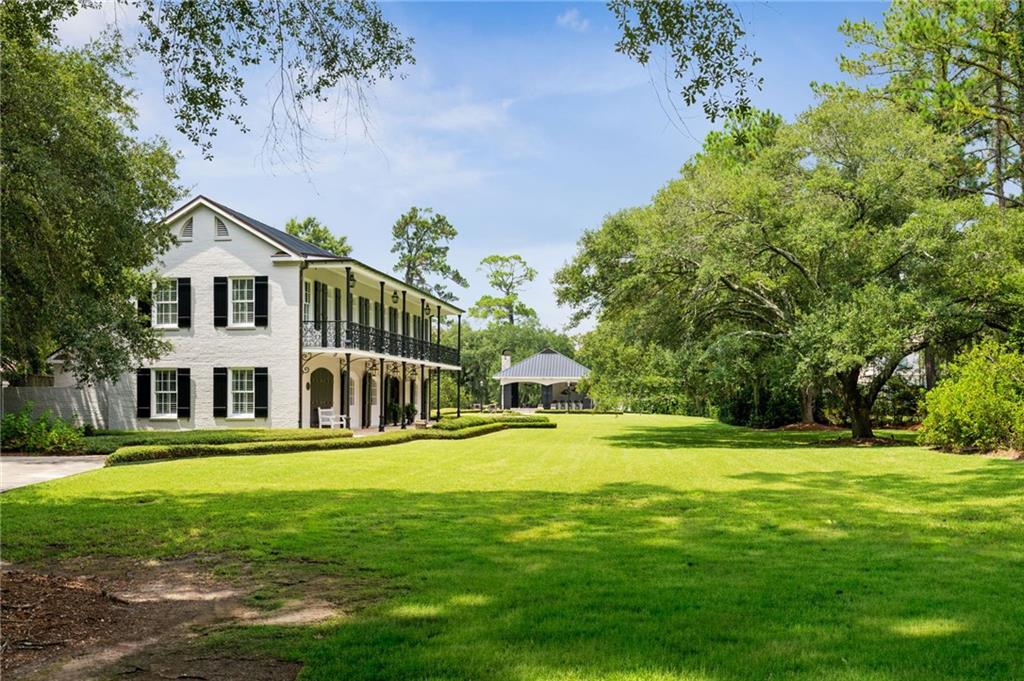 401 COUNTRY CLUB Drive