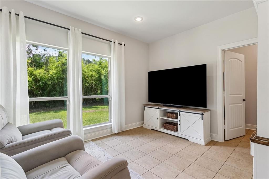 512 ENGLISH OAK Drive