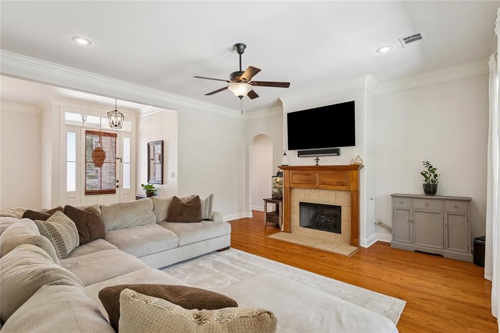 512 ENGLISH OAK Drive