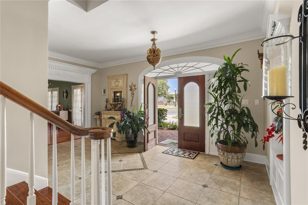 900 BONNABEL Boulevard
