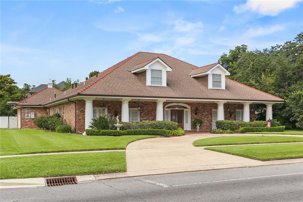 900 BONNABEL Boulevard