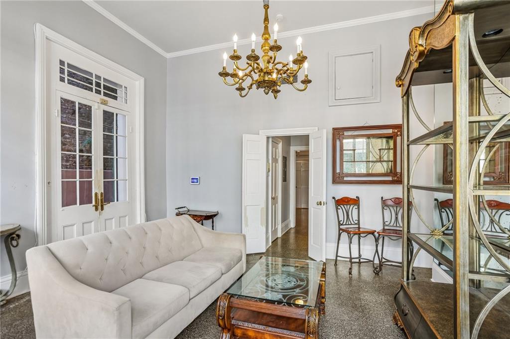 416 BURGUNDY Street 1