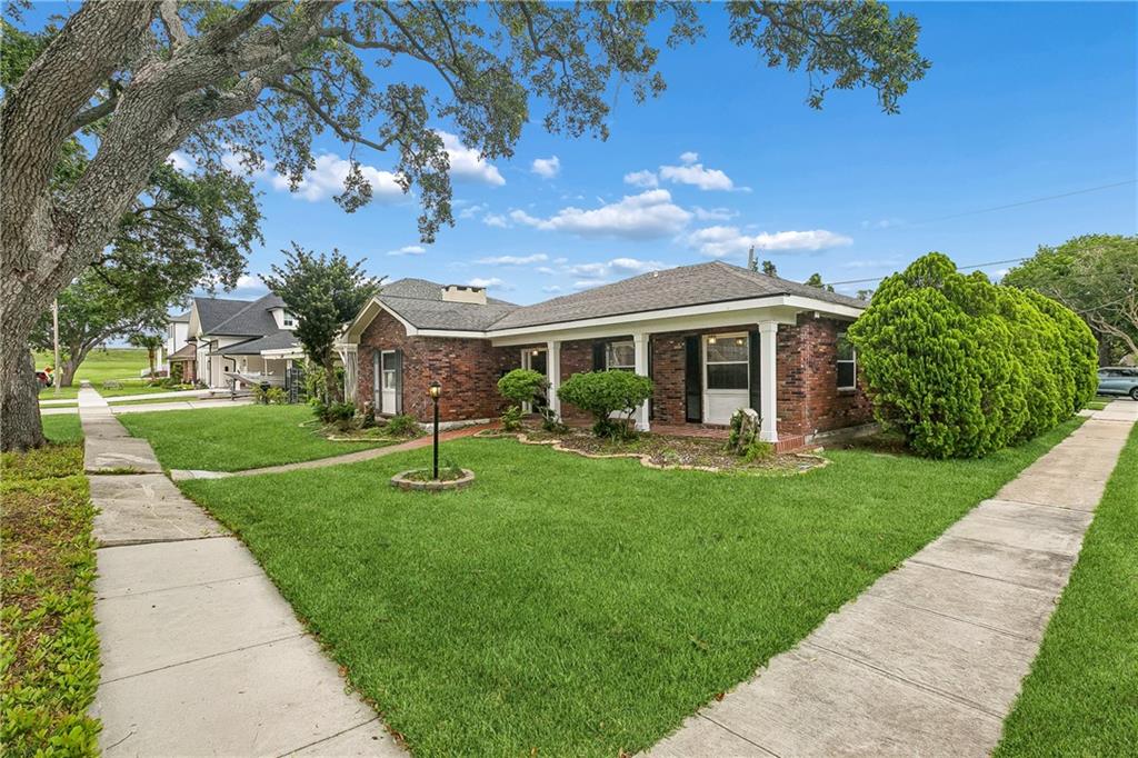 4001 CLIFFORD Drive