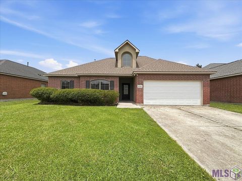 Photo of 26423 Avoyelles Ave Ave, Denham Springs, LA 70726 (MLS # BR2026011285)