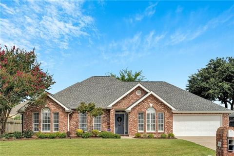 Photo of 106 Dogwood Drive Dr, Luling, LA 70070 (MLS # NO2568786)