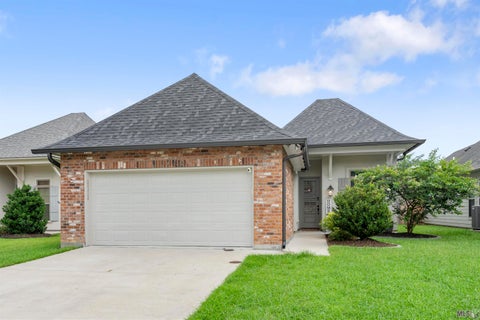 Photo of 28026 Olympia Ln Ln, Denham Springs, LA 70726 (MLS # BR2026011393)