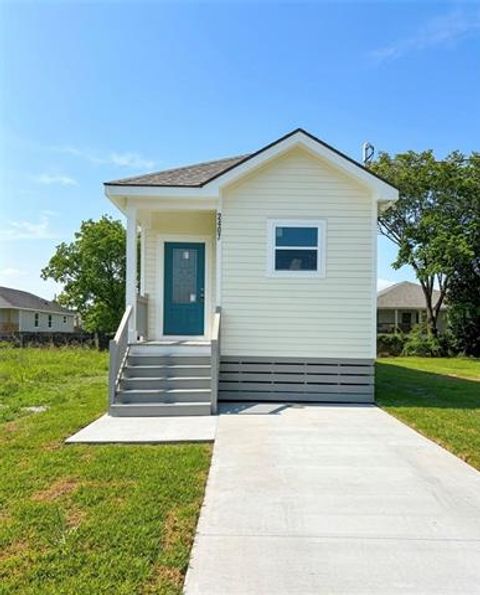 Photo of 2407 Florence Street St, Harvey, LA 70058 (MLS # NO2557628)