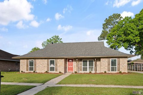 Photo of 3441 Lava Beds Dr, Baton Rouge, LA 70814 (MLS # BR2026006057)