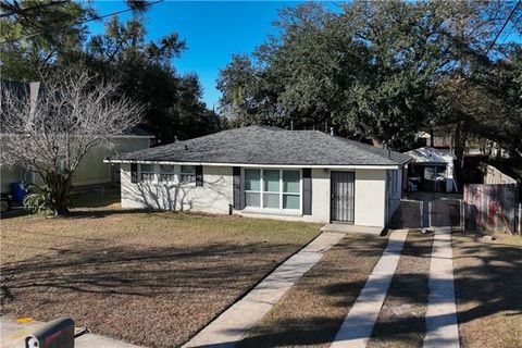 Photo of 6960 Dorian Street St, New Orleans, LA 70126 (MLS # NO2542316)