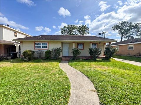 Photo of 6611 E Hermes Street St, New Orleans, LA 70126 (MLS # NO2545020)