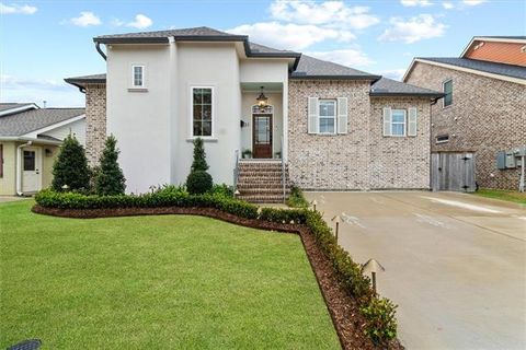 Photo of 31 Hennessey Court Ct, River Ridge, LA 70123 (MLS # NO2542851)