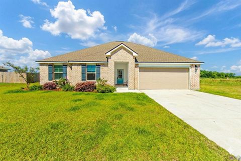 Photo of 23074 Riverbank St St, Vacherie, LA 70090 (MLS # BR2026001774)