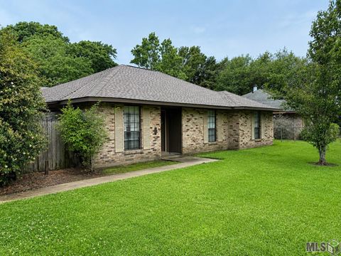 Photo of 22940 Jade Dr, Plaquemine, LA 70764 (MLS # BR2026009563)