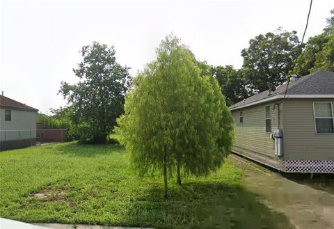 Photo of 2313 Lamanche Street St, New Orleans, LA 70117 (MLS # NO2548043)