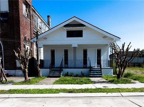 Photo of 2921 Audubon Street St, New Orleans, LA 70125 (MLS # NO2548931)