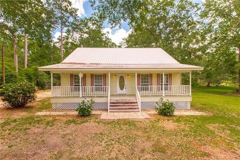 Photo of 1500 Miller Lane LN, Bogalusa, LA 70427 (MLS # NO2561657)