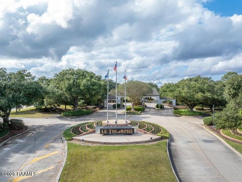 Photo of 102 Oakmont Circle, Broussard, LA 70518 (MLS # 2600009609)