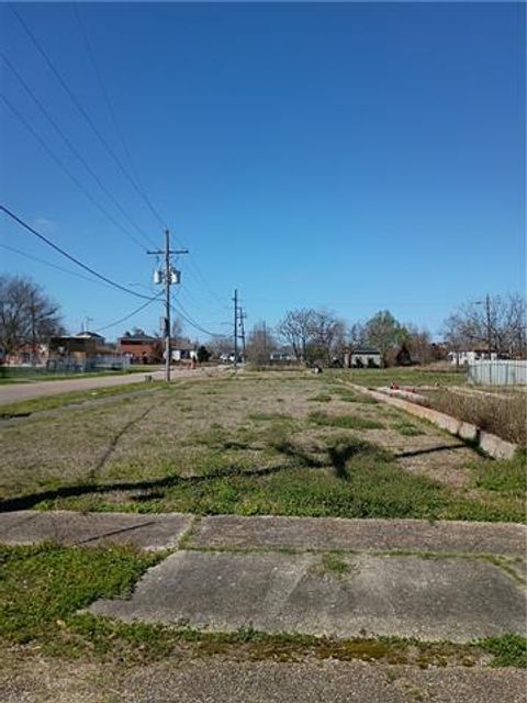 Photo of 2300 Alabo Street St, New Orleans, LA 70117 (MLS # NO2546499)
